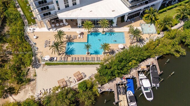 Building Photo - 16385 Biscayne Blvd