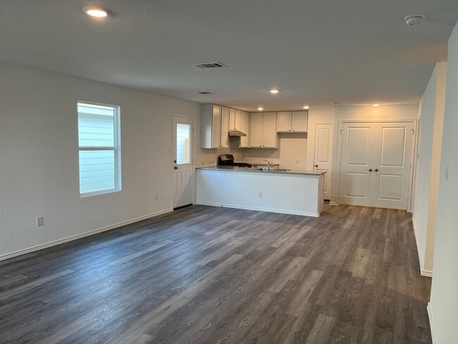 Building Photo - Dream Home in Seguin- 3 Bedroom / 2 Bath -...