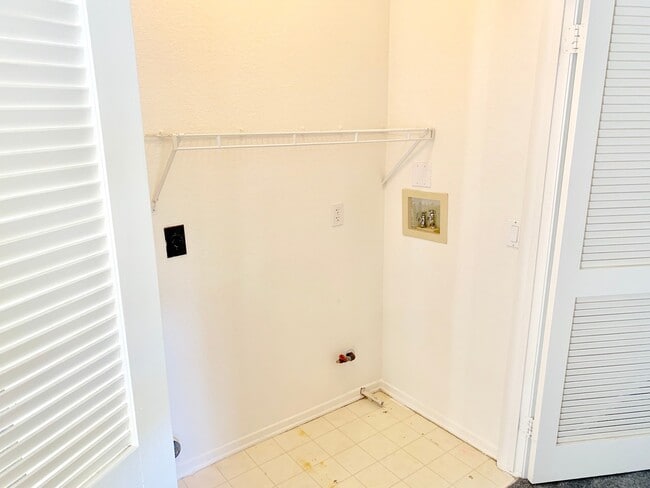 Building Photo - 3 Bedroom 2 Bathroom Condo for Rent in Anaheim Hills!