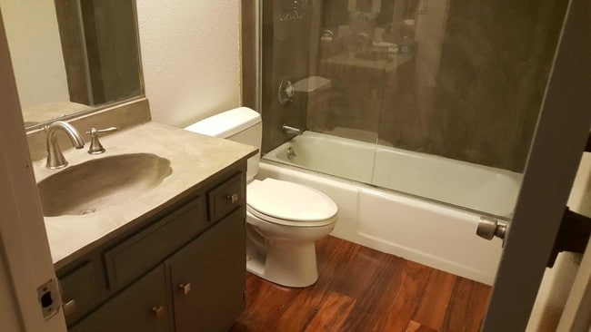 Remodeled Full Bathroom #2 - 4335 Morro Dr