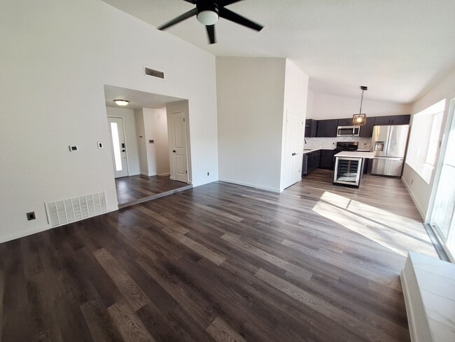 Building Photo - 1005 Ridgeline Dr