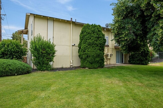 Building Photo - 1521 N Bowdish Rd