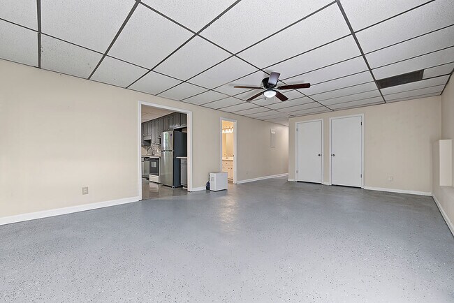 Building Photo - 129a McWhirter Pl