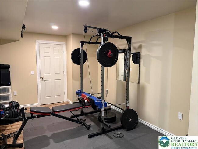 Building Photo - 7109 Hunt Dr