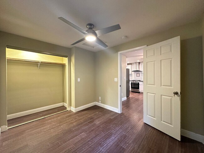 Building Photo - Adorable One Bedroom in Camino!