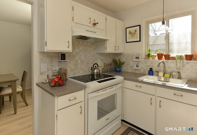 Building Photo - 44 Heritage Vlg