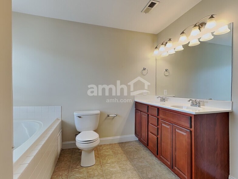 Building Photo - 4712 Dawn Oaks Ln