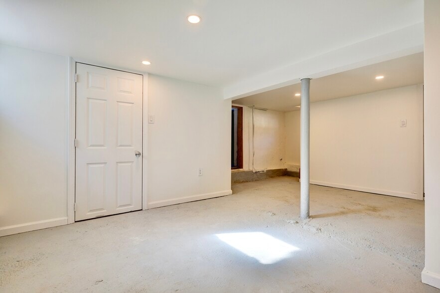 Building Photo - 58 Zeliff Ave