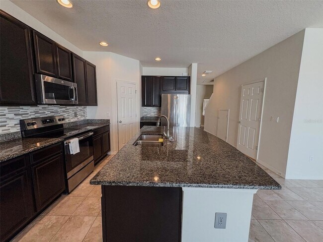 Building Photo - 7079 Woodchase Glen Dr