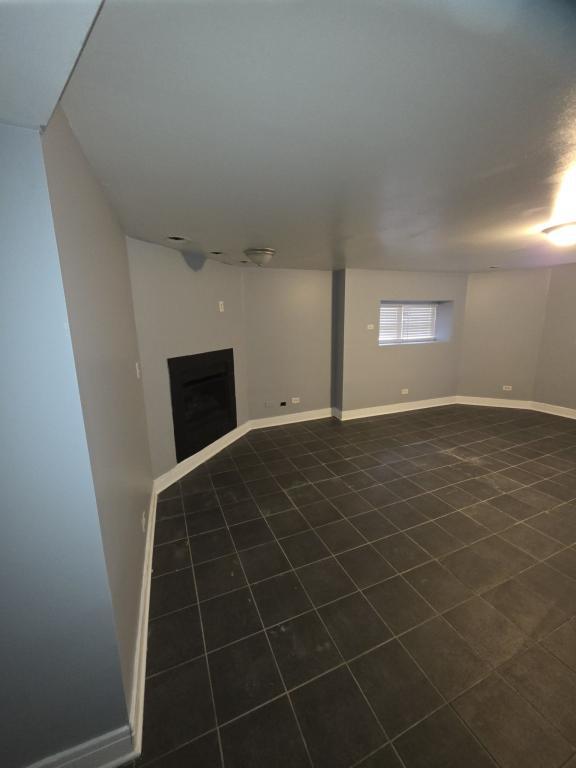 Building Photo - 6832 S Clyde Ave