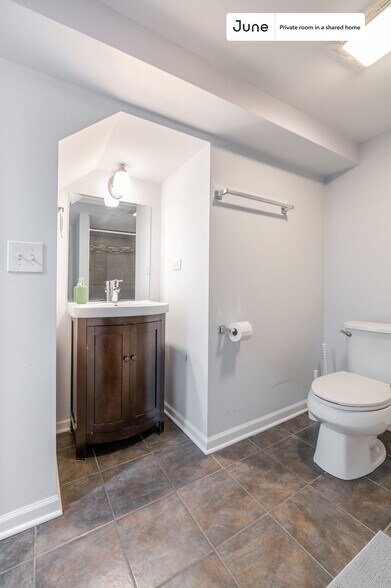 Building Photo - Room in Shared 3 bed/2 bath home