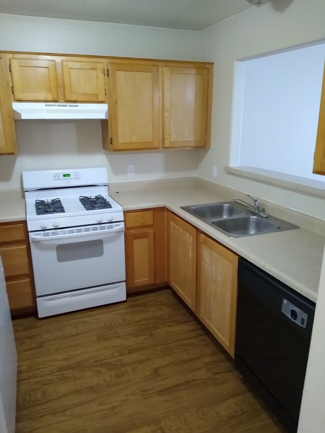 Building Photo - 334 S 400 E