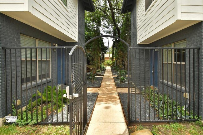 Building Photo - 2101 Polaris Ave
