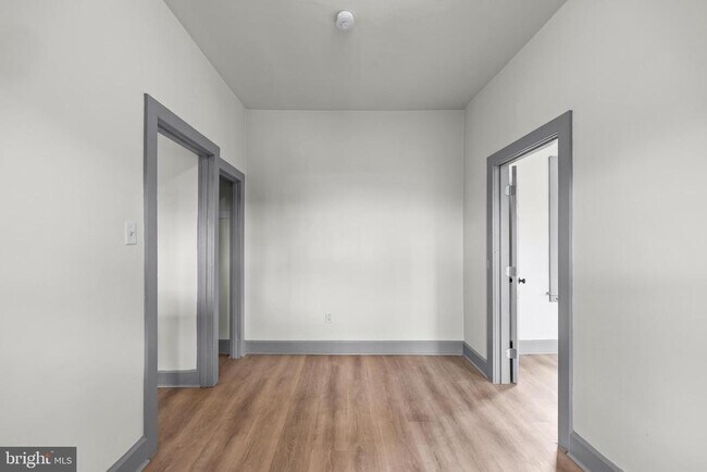 Building Photo - 531 Walton St