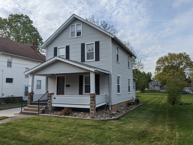 Building Photo - 239 Bachtel St SE