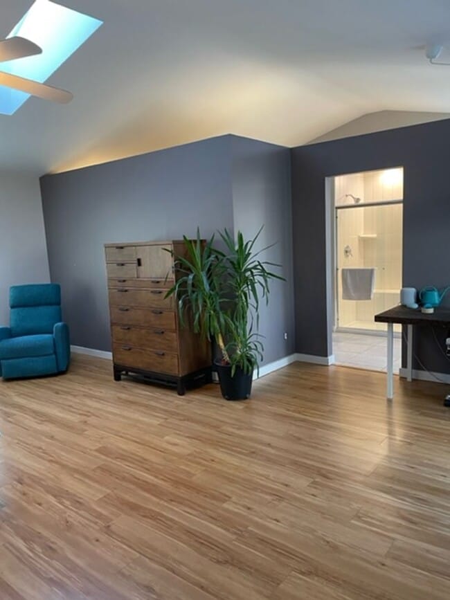 Building Photo - 4 bed/3bath-University Elementary School/I...