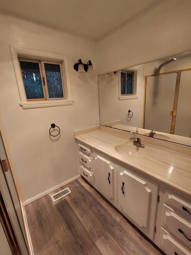 Building Photo - Silverdale Area Home