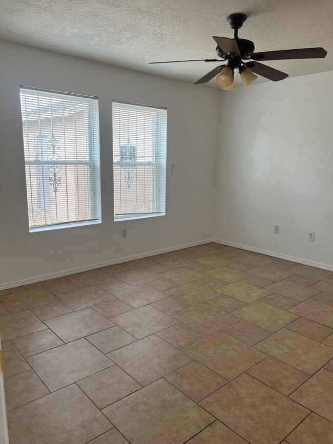Building Photo - Spacious 4 Bedroom Home Ready for Immediat...