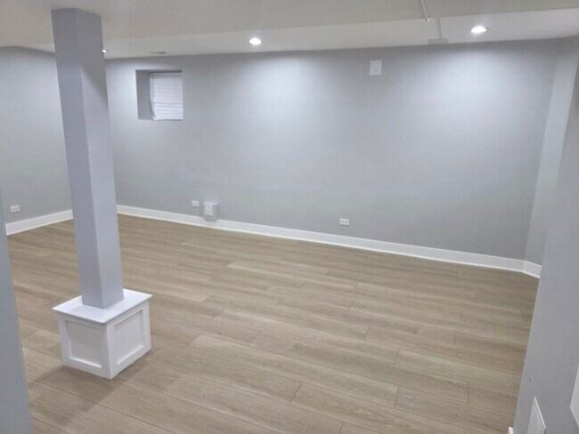 Building Photo - 6649 S Woodlawn Ave