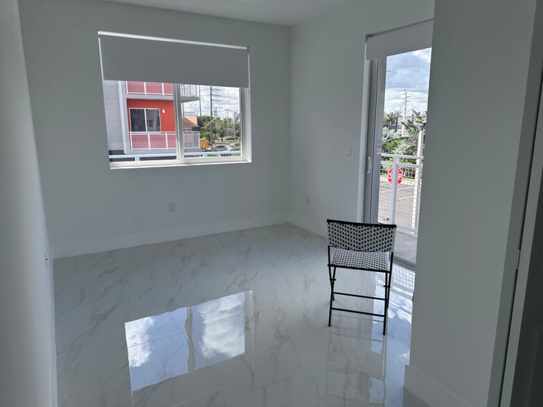 Building Photo - 1453 W 29th St