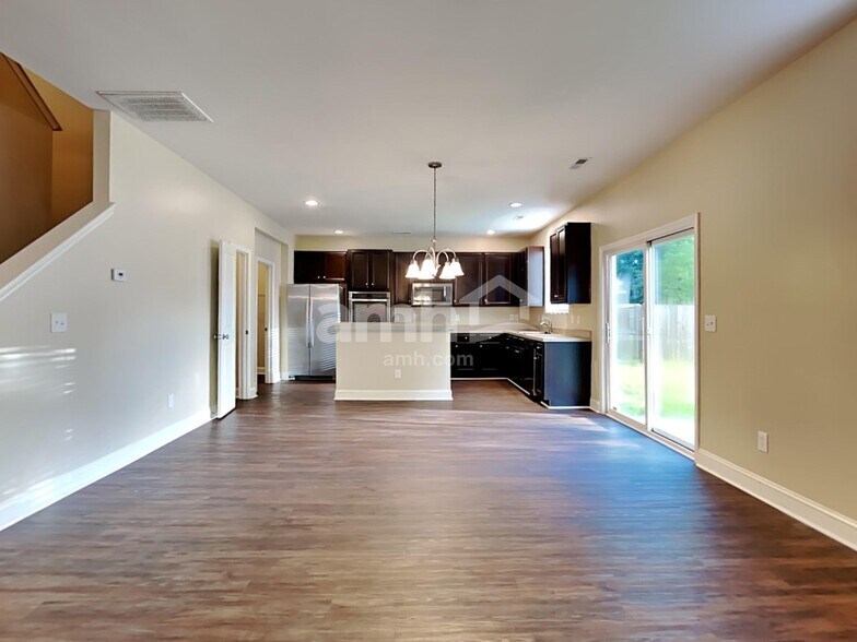 Building Photo - 303 Duck Pond Ln
