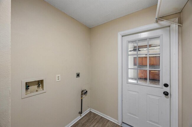 Building Photo - 8430 London Way Dr