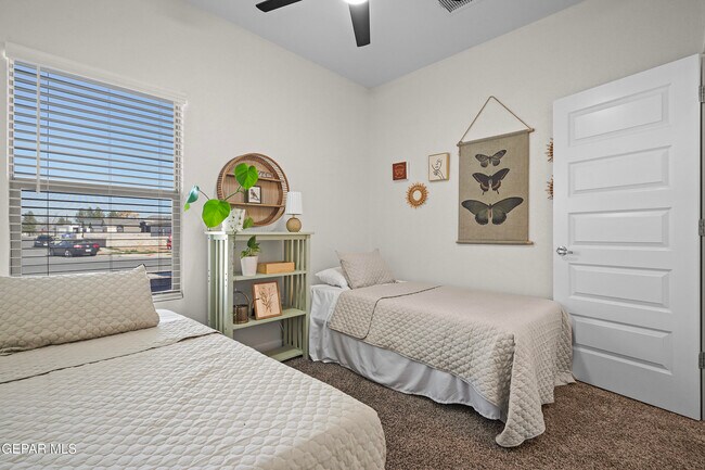 Building Photo - 444 Deserts Dr