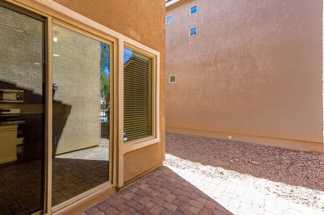 Building Photo - Nicely Upgraded Mountains Edge Gated Commu...