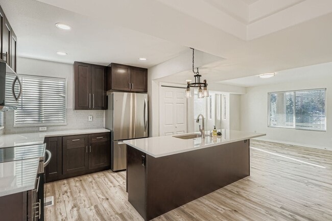 Building Photo - Beautifully Renovated Townhouse in Glendale Near Infinity Park