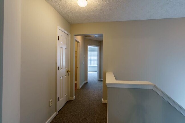 Building Photo - 321 Samuel Clemens Way