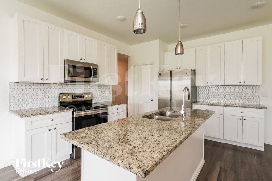 Building Photo - 7316 Parkside Pl Dr