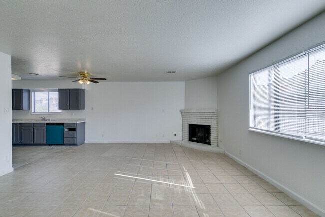 Building Photo - 6987 Mendon Ln