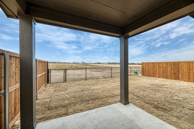 Building Photo - AVAILABLE NOW! 3 BEDROOM TRIPLEX LOT LOCATED ON 1-ACRE LOT IN MIDLOTHIAN, TX!