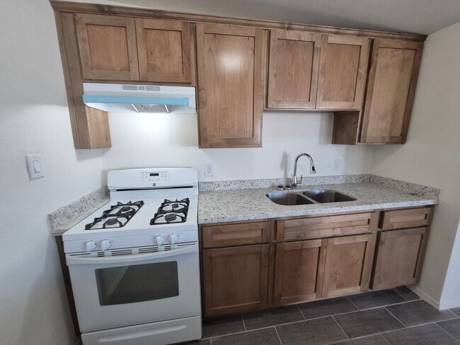 Building Photo - 3 Bedroom 1 Bath House