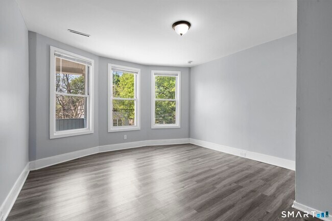 Building Photo - 165 Starr St