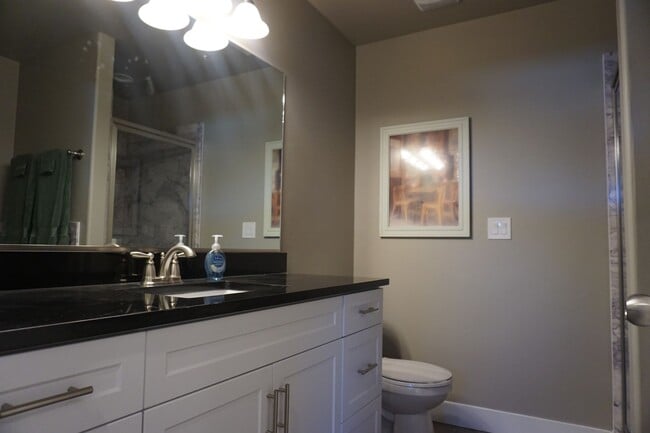 Building Photo - 3 Bedroom Midvale Neighborhood Home