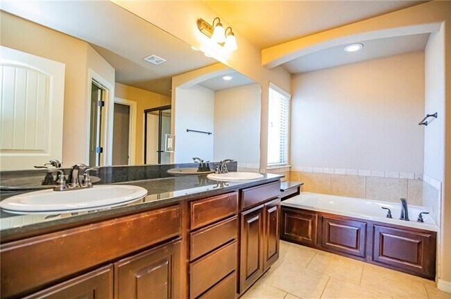 Building Photo - 2955 N Raven Ln