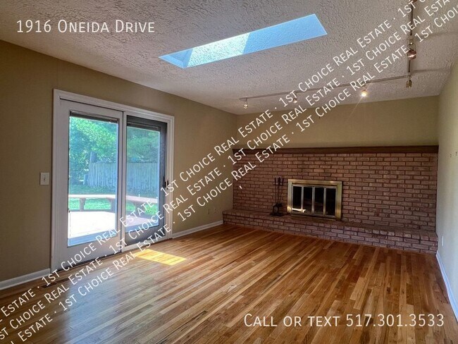 Building Photo - 1916 Oneida Dr