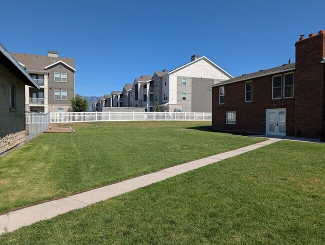 Building Photo - July FREE! Renovated 5-Bed Home + Optional...