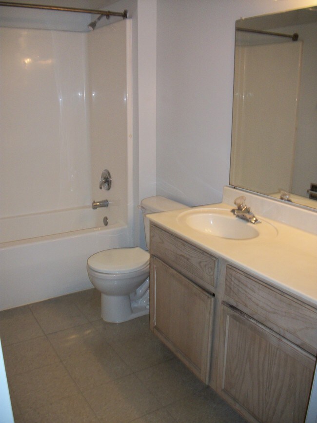 Townhomes at Stonecrest 1220 Stonecrest Pl Kirkwood MO 63122