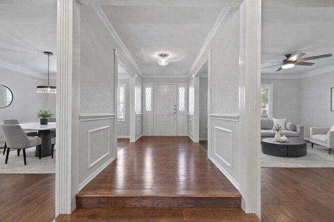 Building Photo - 4301 Bellaire Dr S