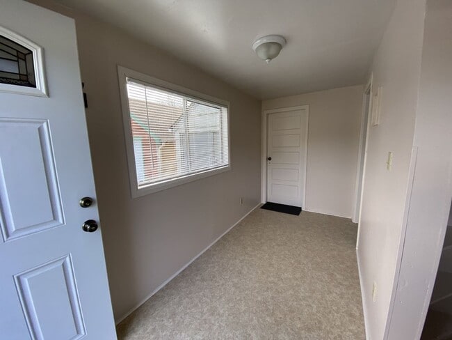 Building Photo - Cozy Chehalis home