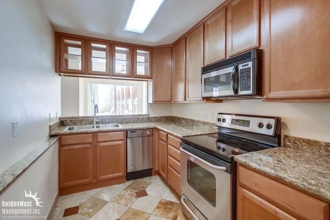 Building Photo - Charming 1Bdm 1Ba Coastal Condo in Pacific Beach!