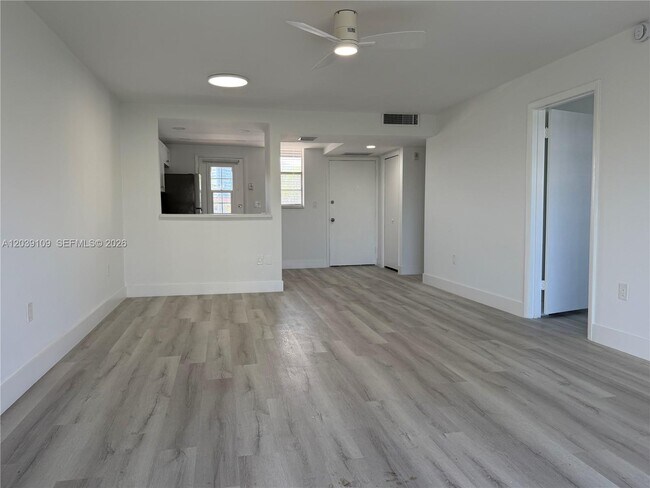 Building Photo - 2980 Point E Dr