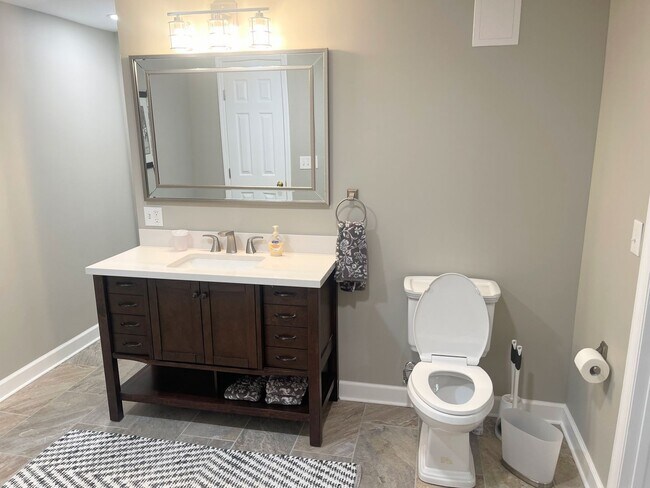 Building Photo - Knoxville 37914 - FULLY FURNISHED! 3 bedroom, 2 bath home - SHORT TERM LEASE AVAILABLE - Contact ...