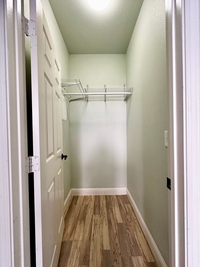 Building Photo - Spacious 1 Bedroom with RIVER TRAIL ACCESS!!