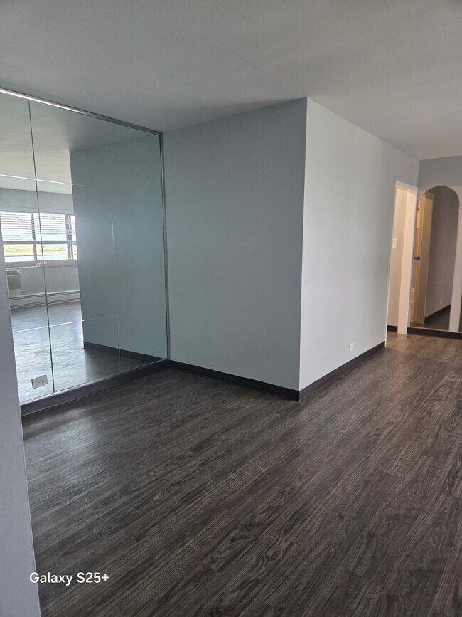 Building Photo - Lake Terrace Condominiums