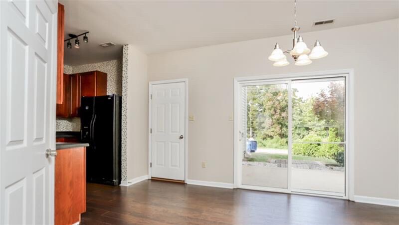 Building Photo - 1027 Glengarry Dr