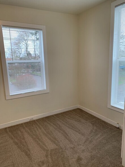 Building Photo - 235 NE 76th Ave