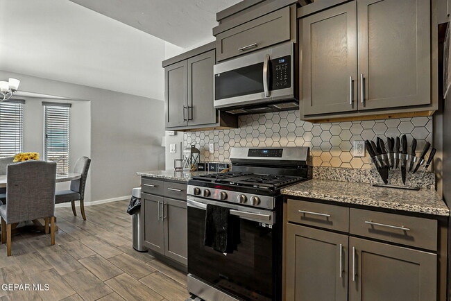 Building Photo - 404 Villa Ysleta